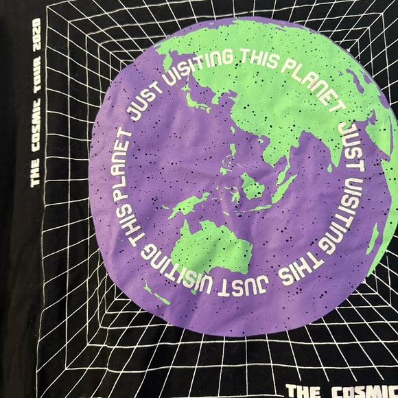 Adika Graphic Tee - Picture 3 of 6